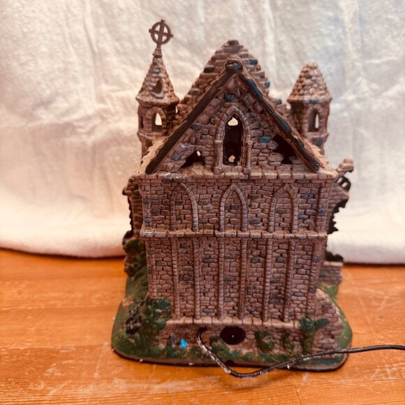 Lemax Spooky Town Halloween Village - Lighted GOTHIC RUINS - In Box Item# 65342 - Picture 3 of 4
